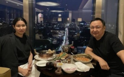 “Әлі күнге дейін әкелерін іздейді": Марқұм Арман Дүйсеновтің жары халыққа үндеу жолдады