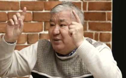 “Күйеуіңнің киімін жума, тамағын істеме” - Қалыбек Құрманәлі үш байға тиіп, кеңес беретіндер туралы айтты