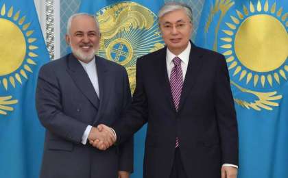 托卡耶夫总统会见伊朗外长扎里夫