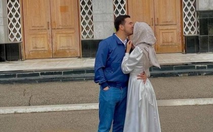 «КешYOU» тобының бұрынғы әншісі тұрмысқа шығып, сүйіктісін көрсетті (Фото)