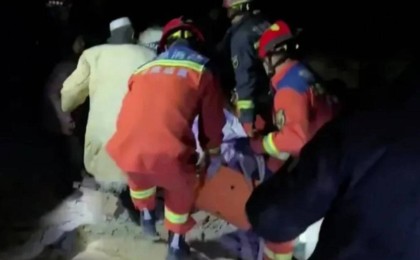 Қытайда жойқын жер сілкінісінен 111 адам мерт болды