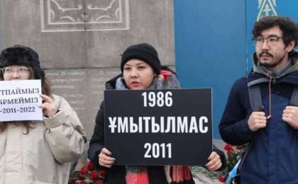"Ұмытпаймыз, кешірмейміз". Oyan, Qazaqstan белсенділері Желтоқсан, Жаңаөзен және Қаңтар құрбандарын еске алды