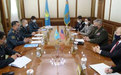 Мұрат Бектанов АҚШ генералы Кеннет Маккензиді қабылдады