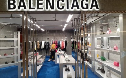 BALENСIAGA сән үйінің құны 1 миллион теңге тұратын сөмкесі сатылымға шықты