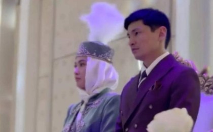 Актер Аян Өтепберген шаңырақ көтерді (фото)