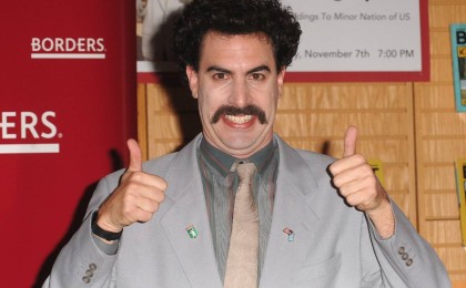 «Борат» фильмінің жалғасы түсіріледі: Порнографиялық маймылдың Қазақстанның вице-премьеріне сыйы