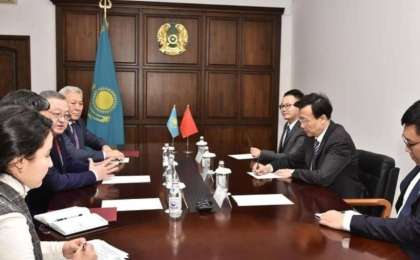 阿克托别州州长会见中国驻哈大使张霄