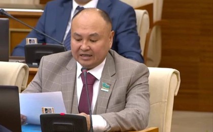 "Жағдайды қайталатуға үкіметтің еш хақысы жоқ": Саиров министрлерге жиналыстарын қысқартып, аязды күндері жылу орталықтарының бас-қасында жүруін талап етті