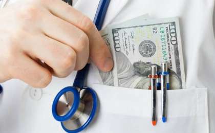 АРМАН ӘУБӘКІР: Медицина саласы жемқорлық пен қағазбастылықтан қашан арылады?