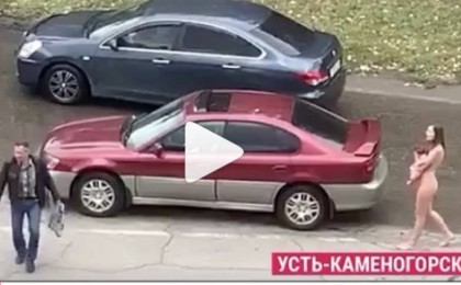 Өскеменде қолына баласын ұстаған тыр жалаңаш әйел көшеде шу шығарды