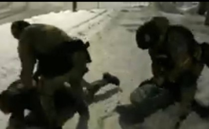 Алматыда екі блогер 10 млн теңге алып жатқан жерлерінде қолға түсті (ВИДЕО)