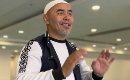 «Абайды қызылдар қамаған»: Тарихты бұрмалаған танымал діншіл ұстаз күлкіге қалды (ВИДЕО)