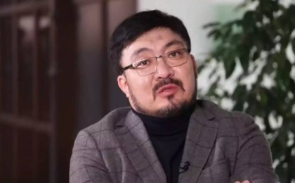 “Безбүйрек басшылар” - Тоқтар Серіков дүниеден озған інісі туралы айтты