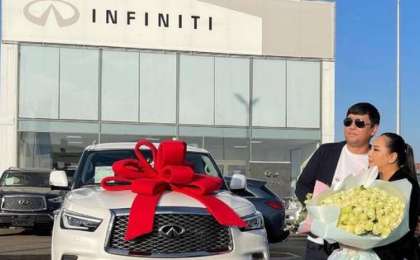 Алтынай Жорабаева күйеуінің Infiniti көлігін сыйға тартқанын айтып мақтанды