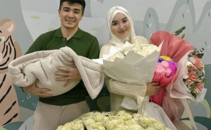 "Қатерлі ісік туралы сол кезде білдік": Фариза Төреәлі перзентханадан шыққан сәтін жариялады