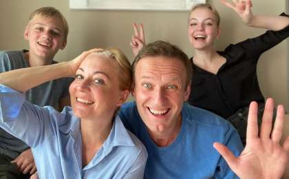 "Мен ешқайда кетпедім". Оппозиционер Навальный Ресейге оралады