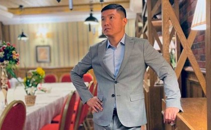 "Балам демей-ақ қояйын": Бағлан Әбдірайымов құмар ойынға салынғанда анасының қалай ренжігенін айтты