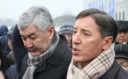 Сот Болат Әбіловке Абзал Құспанды «биліктің адамы» деген сөзі үшін айыппұл салды