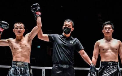 6 секундтағы нокаут. Үш дүркін әлем чемпионы қарсыласын бір соққымен талдырды (ВИДЕО)