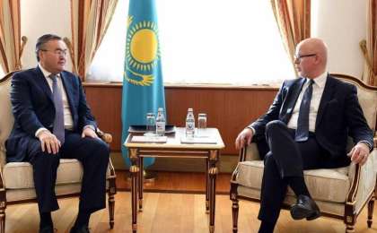 外长特列吾别尔德会见挪威外交部国务秘书哈尔沃森