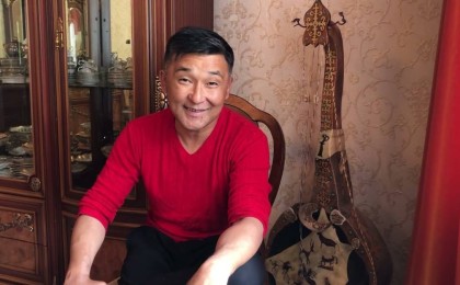 "Неге наглый боп отырсың". Алмат Сақатов басынан өткен келеңсіз оқиға жайлы айтты