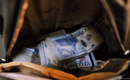 Семейде әйел автобуста 3 миллион теңге салынған рюкзакты ұмытып кеткен