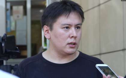 "Мұның бәрі саяси репрессия". Жанболат Мамай қақаған аязда 10 сағатқа жуық ұстағанын айтты