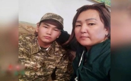 Ұлымды зорламақ болған: Сарбаздың анасы әскердегі ұдының көрген қорлығын айтып жұртты жылатты