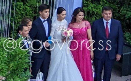 "Тұрсынбек", "бір орын 750 мың теңге". Қызылорда облысының әкімі Алматыда ұлына дүркіретіп той берді