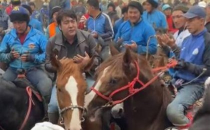 "Ұлды болайын деп, ырымдап 25 миллион теңге тікті": Мейрамбек Беспаев Тараз қаласында көкпар берді