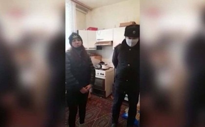 Шымкент полицейлері отағасынан айырылған отбасыға азық-түлік апарды
