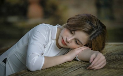 "Енем адам санамайтын". Алматылық әйел күйеуінің 5 баласына қарамай жап-жас қызды тоқал еткенін айтты