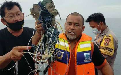 Индонезия ұшақ теңізге құлады. Жолаушылар арасында 3 нәресте болған