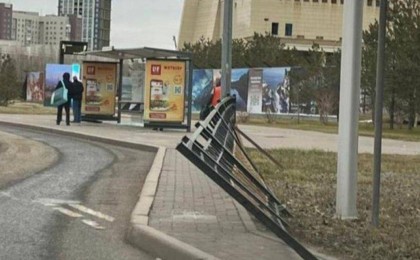 Құлаған аялдамалар, ұшқан шатырлар, жарақаттанғандар: Дауылдан кейінгі Астана