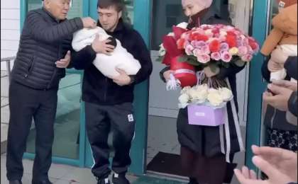 Елдос Сметов бесінші баласын перзентханадан шығарды