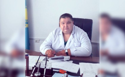 Үстемеақыны алып қойған бас дәрігер коронавирустан қайтыс болды