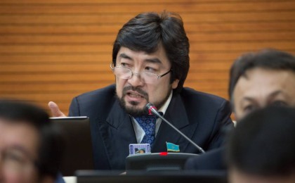 Бекболат Тілеухан: Дүние күйіп кетсе де өз жеріңнен кетпеу керек (ВИДЕО)