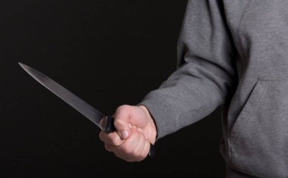 Алматыда жасөспірім туған анасын пышақтап өлтірген соң, қарда жалаңаяқ жүрген