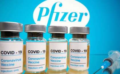 "100% кепілдік беремін". Pfizer вакцинасын салған дәрігер көз жұмды