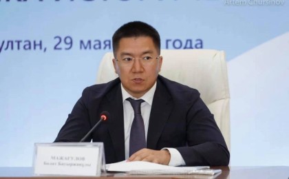 "Бірде-бір сот отырысына қатыспаған": 1 миллиард теңге жымқырды деп айыпталған Болат Мажағұлов журналистерге шүйлікті