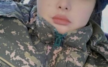 “Казармада жалғыз жатқызып қоясың ба”: Әскердегі қыз әскерде қорлыққа ұшырағанын айтты