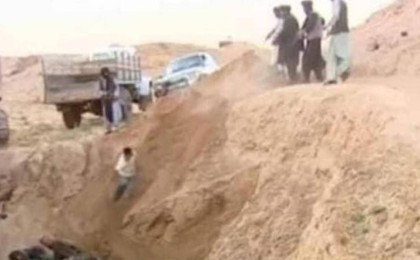 "Тәліптер жаппай өлтіріп жатыр". Оққа ұшқан ауғандар шұңқырға тасталды