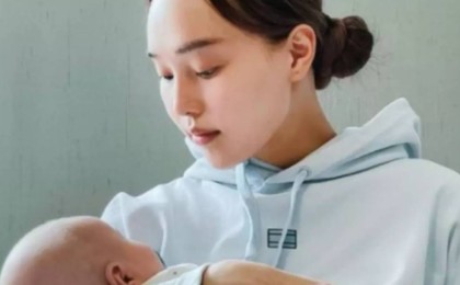 «98 мың теңге»: Айжұлдыз Адайбекова үш айлық ұлына алған қымбат аяқ киімді көрсетті