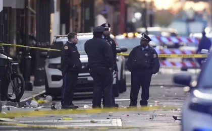 АҚШ-та жүргізуші жүк көлігімен адамдарды басып, оқ жаудырған: 10 кісі қаза тапты