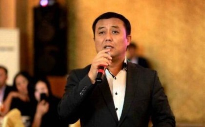 «Үш отбасын асырап отырған азамат...» – Елуге толған Саят МЕДЕУОВКЕ өнердегі достары не сыйлады?