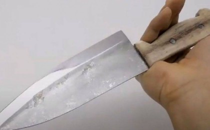 Пышақты жуып, тығып қойған: Павлодарда жігітінің қылмысын жасырған қыз ұсталды