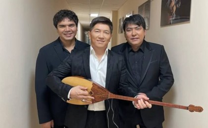 «Сіздерге бәрі жарасады»: Музарт әншілерінің биі көптің көңілін көтерді (ВИДЕО)