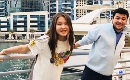 Ұстаз жанайқайы: "Тұрсынбекті жақтағандар оқушылардың еңбегін жеп жүргендер"