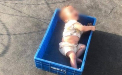 Ауғанстанда ұшу алаңында қалып қойған сәби бүкіл әлемді жылатты (фото)