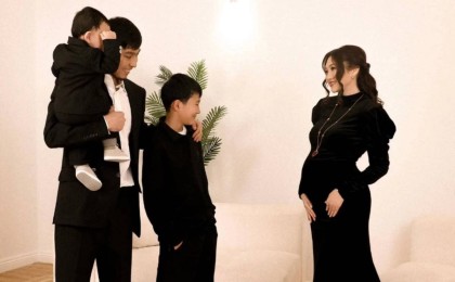 Танымал әнші Ерке Есмахан үшінші баласына жүкті екенін айтты